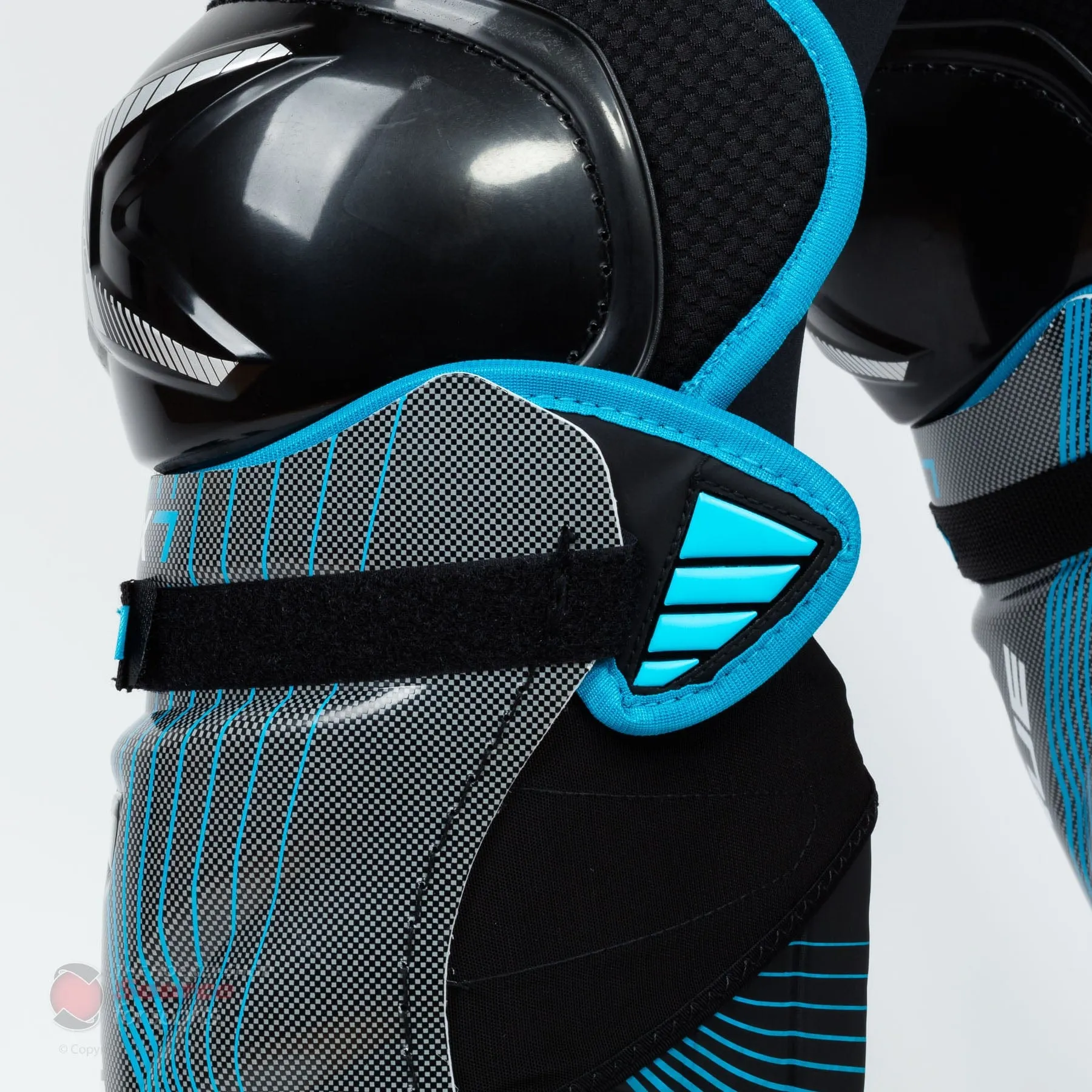 TRUE AX7 Senior Hockey Shin Guards