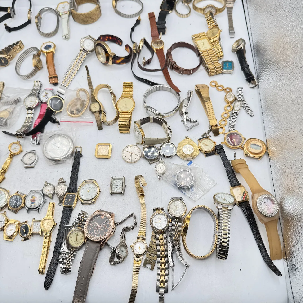 Vintage Citizen, Timex, Caravelle, etc. Lot of 100 Ladies Quartz Wristwatch 4