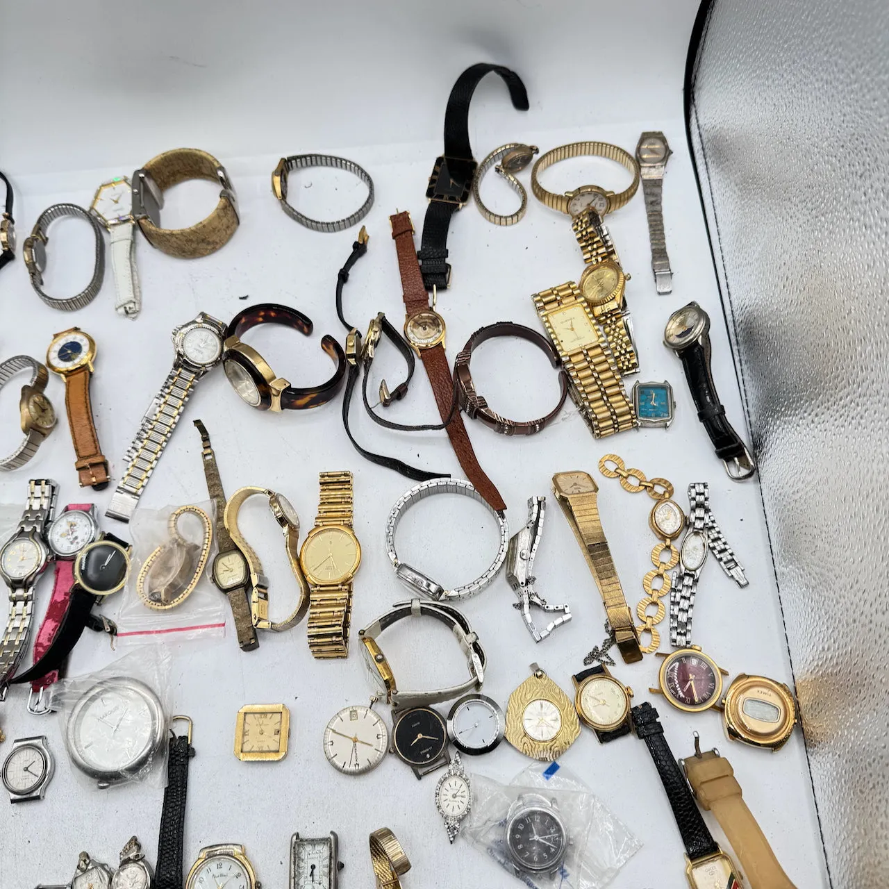 Vintage Citizen, Timex, Caravelle, etc. Lot of 100 Ladies Quartz Wristwatch 4