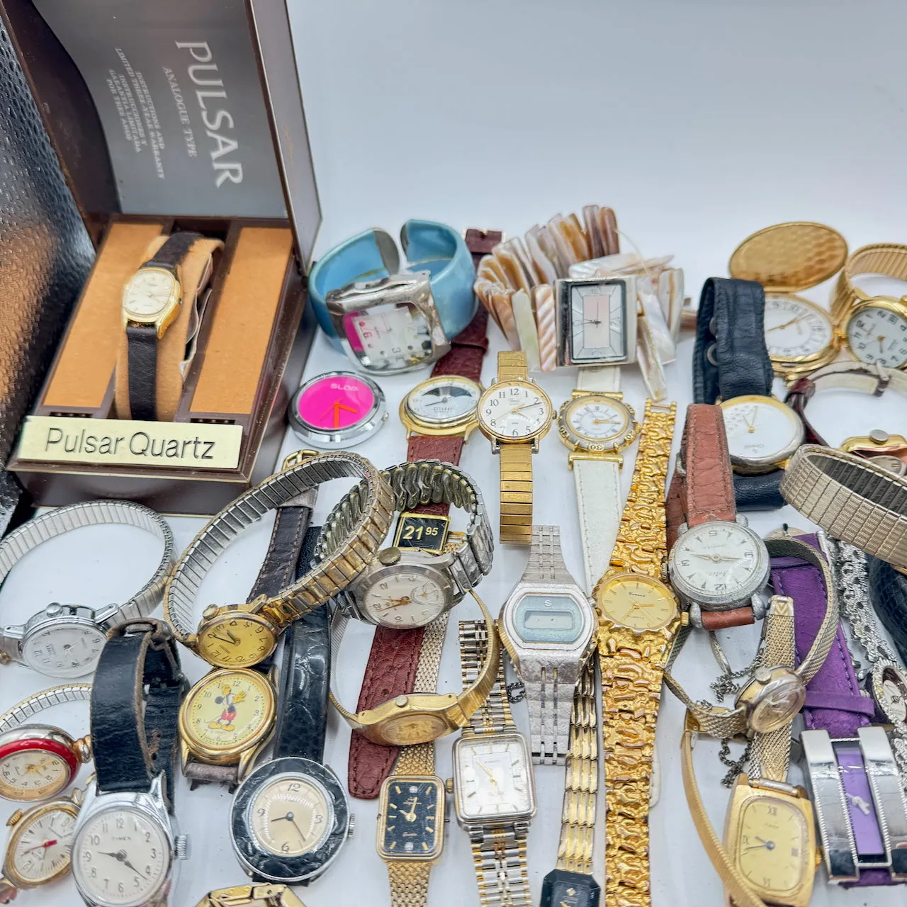 Vintage Elgin, Pulsar, Disney, etc. Lot of 100 Ladies Quartz Wristwatch 2