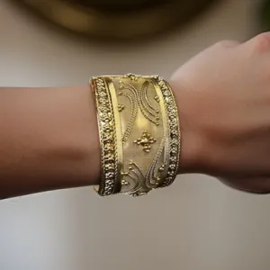 Vintage Gold Tone Cuff Bangle Bracelet