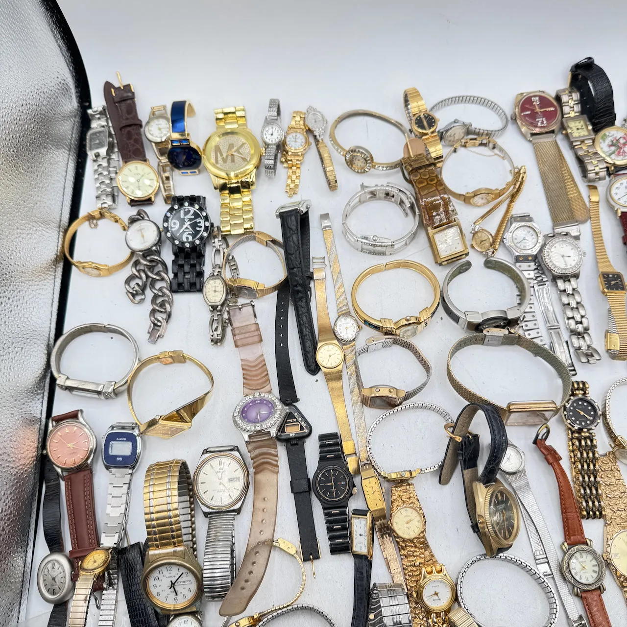 Vintage Gruen, Gucci, Pulsar, etc. Lot of 100 Ladies Quartz Wristwatch 5