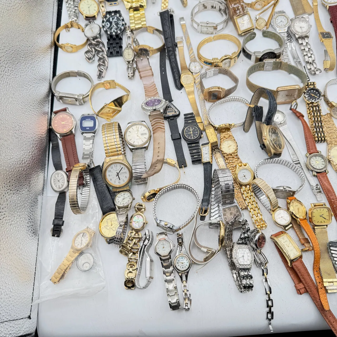 Vintage Gruen, Gucci, Pulsar, etc. Lot of 100 Ladies Quartz Wristwatch 5