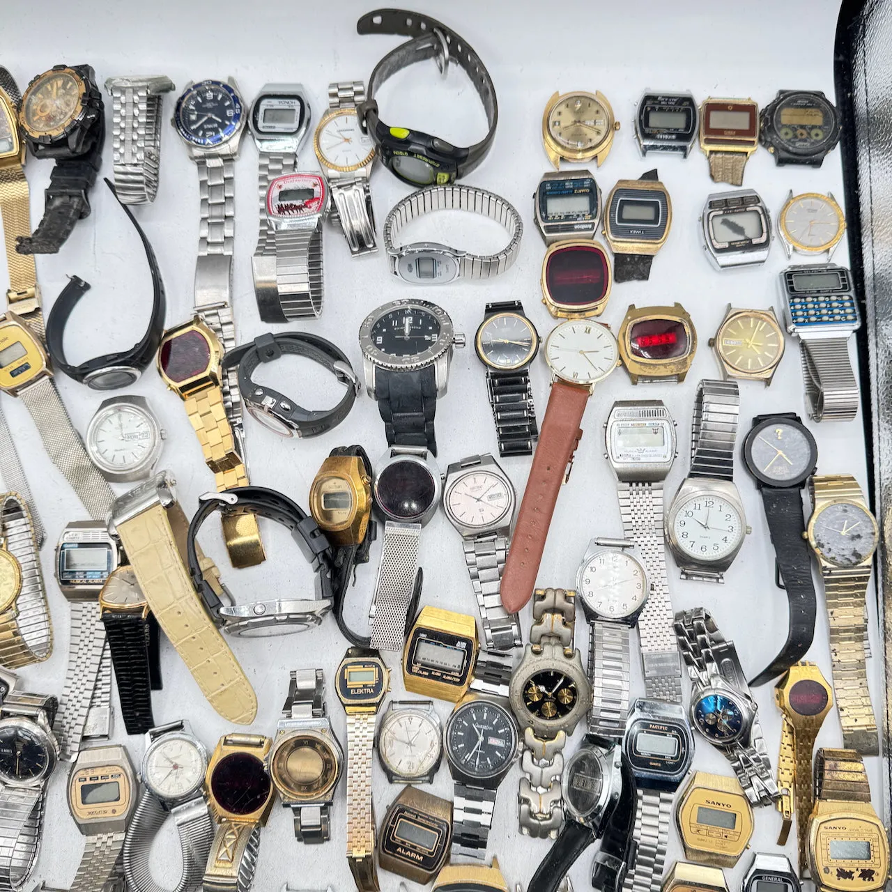 Vintage Helbros, Seiko, Swatch, etc. Lot of 100 Men's Quartz Wristwatch 7