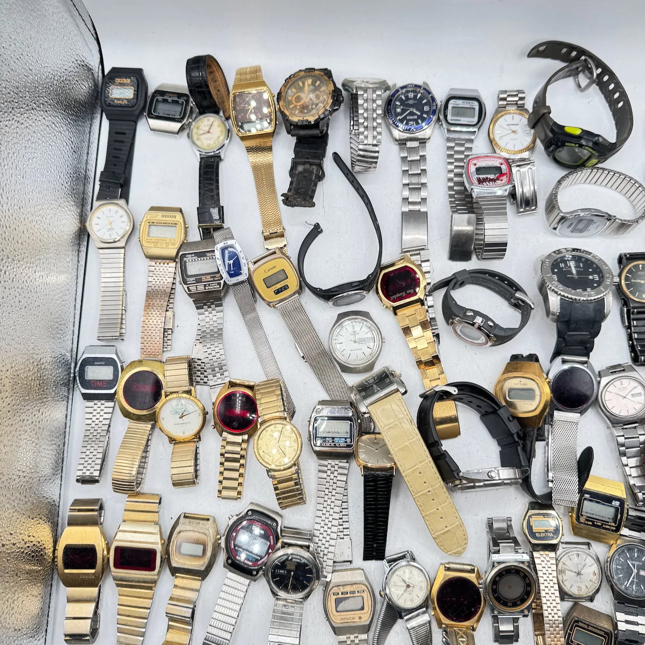 Vintage Helbros, Seiko, Swatch, etc. Lot of 100 Men's Quartz Wristwatch 7