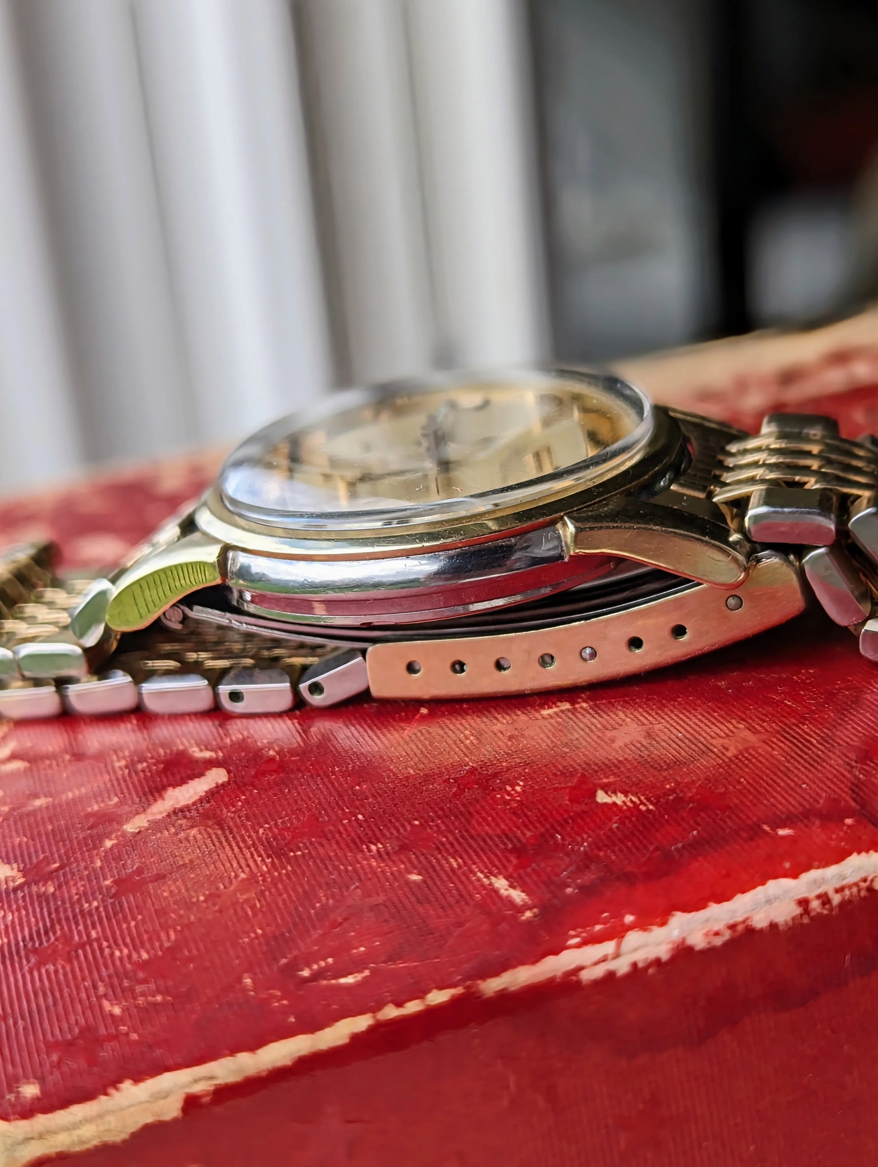Vintage Omega Constellation 14393 - Rail Track Dial