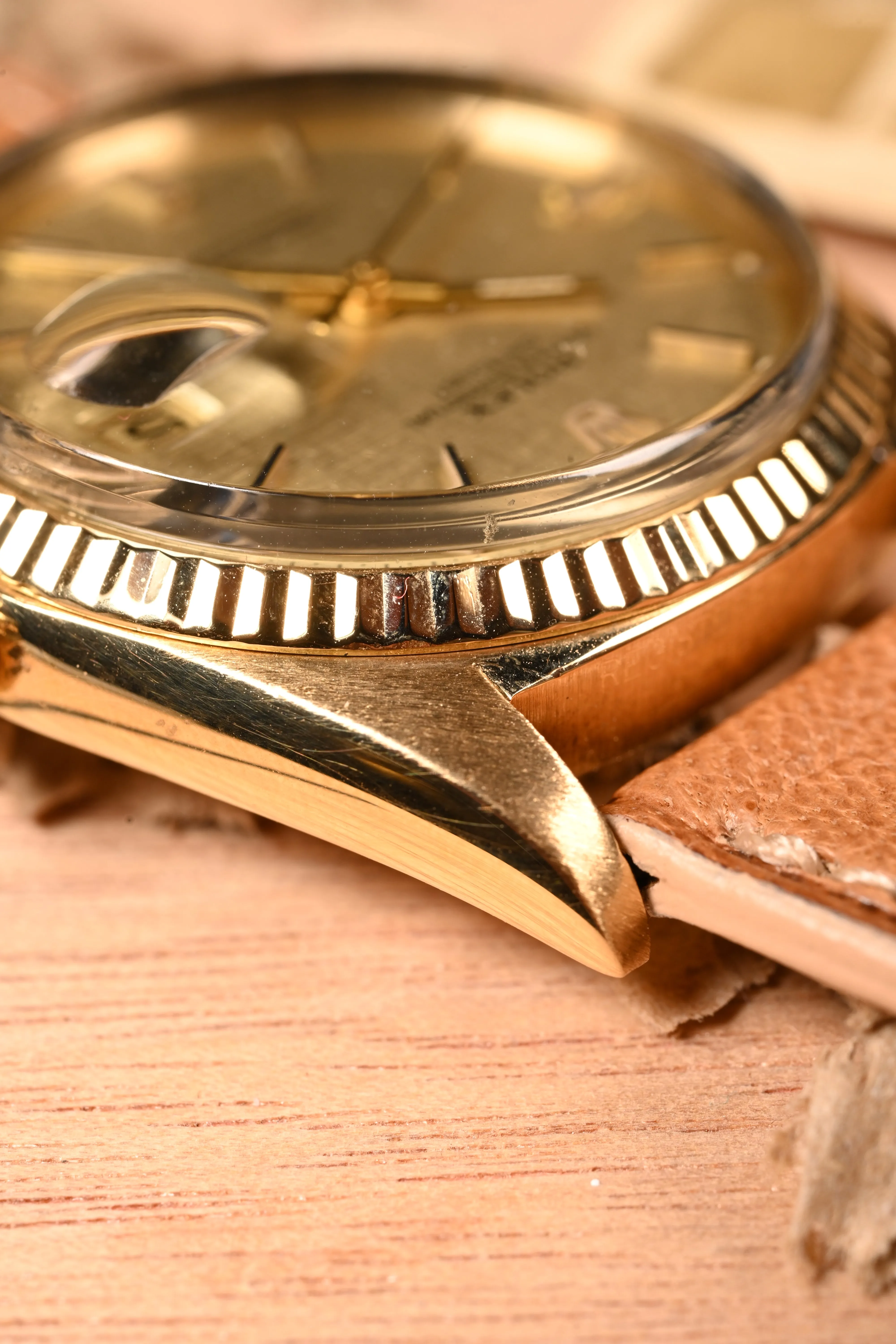 Vintage Rolex Datejust 1601 - 18kt Yellow Gold w/ Linen Dial.