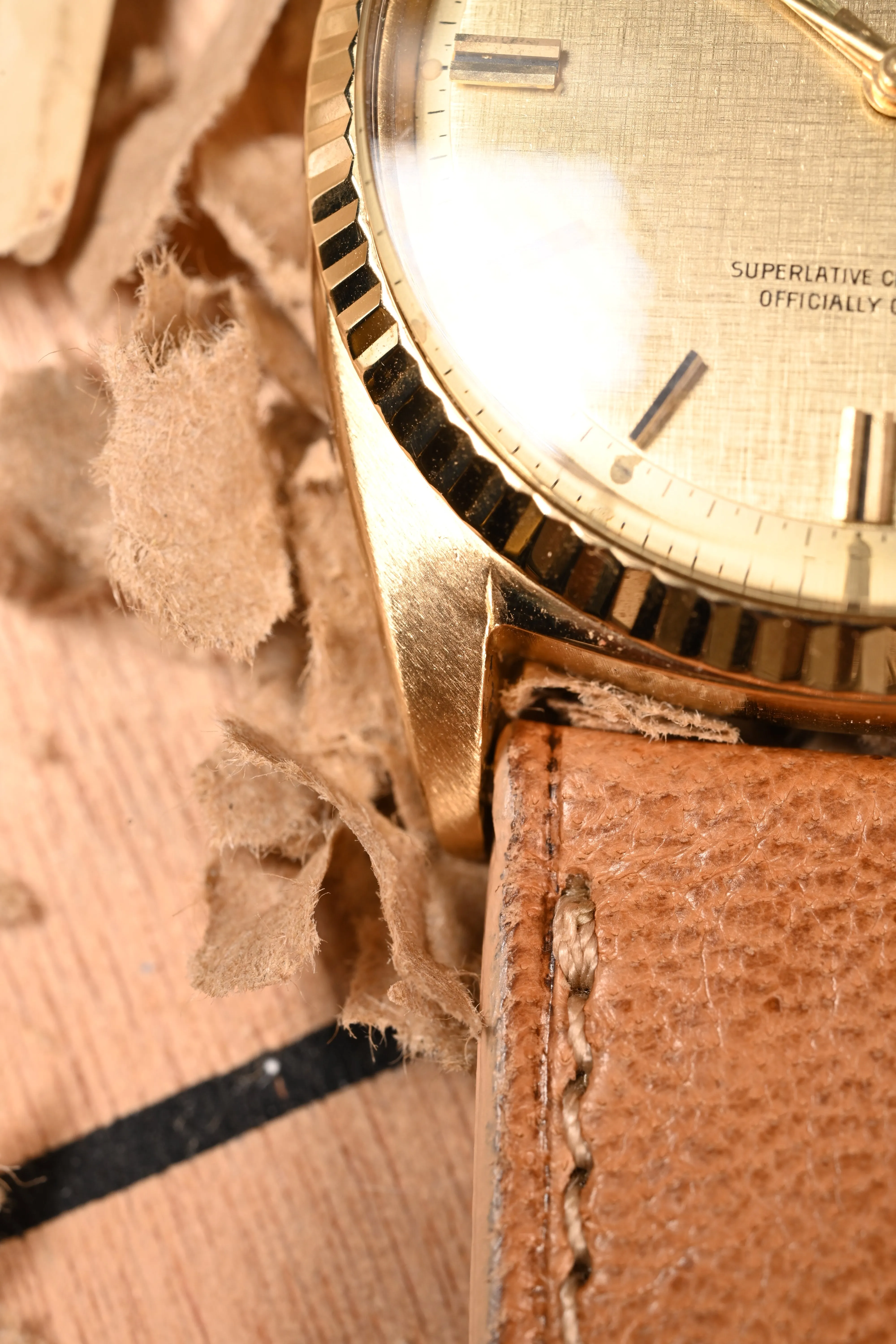 Vintage Rolex Datejust 1601 - 18kt Yellow Gold w/ Linen Dial.