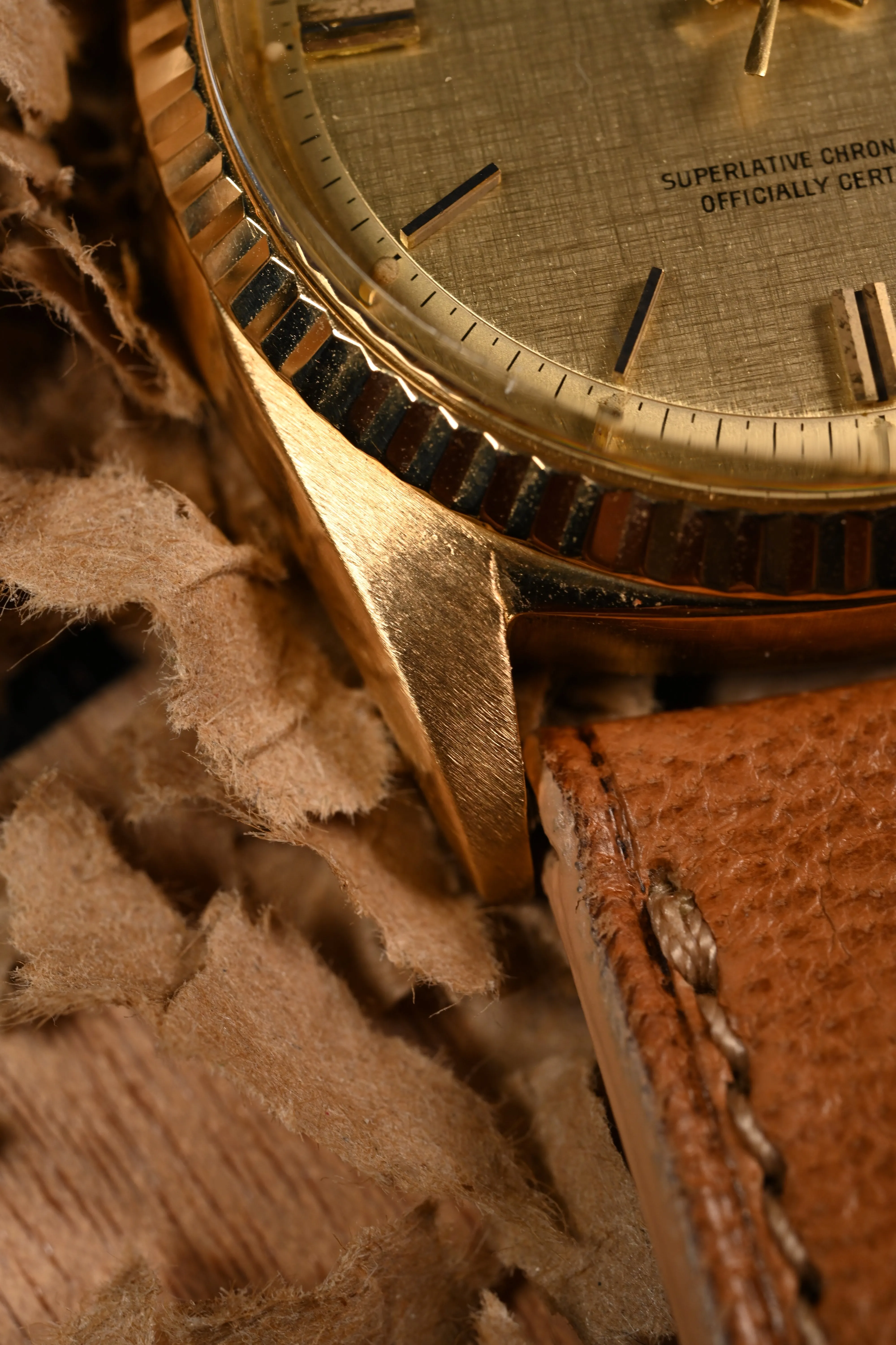 Vintage Rolex Datejust 1601 - 18kt Yellow Gold w/ Linen Dial.