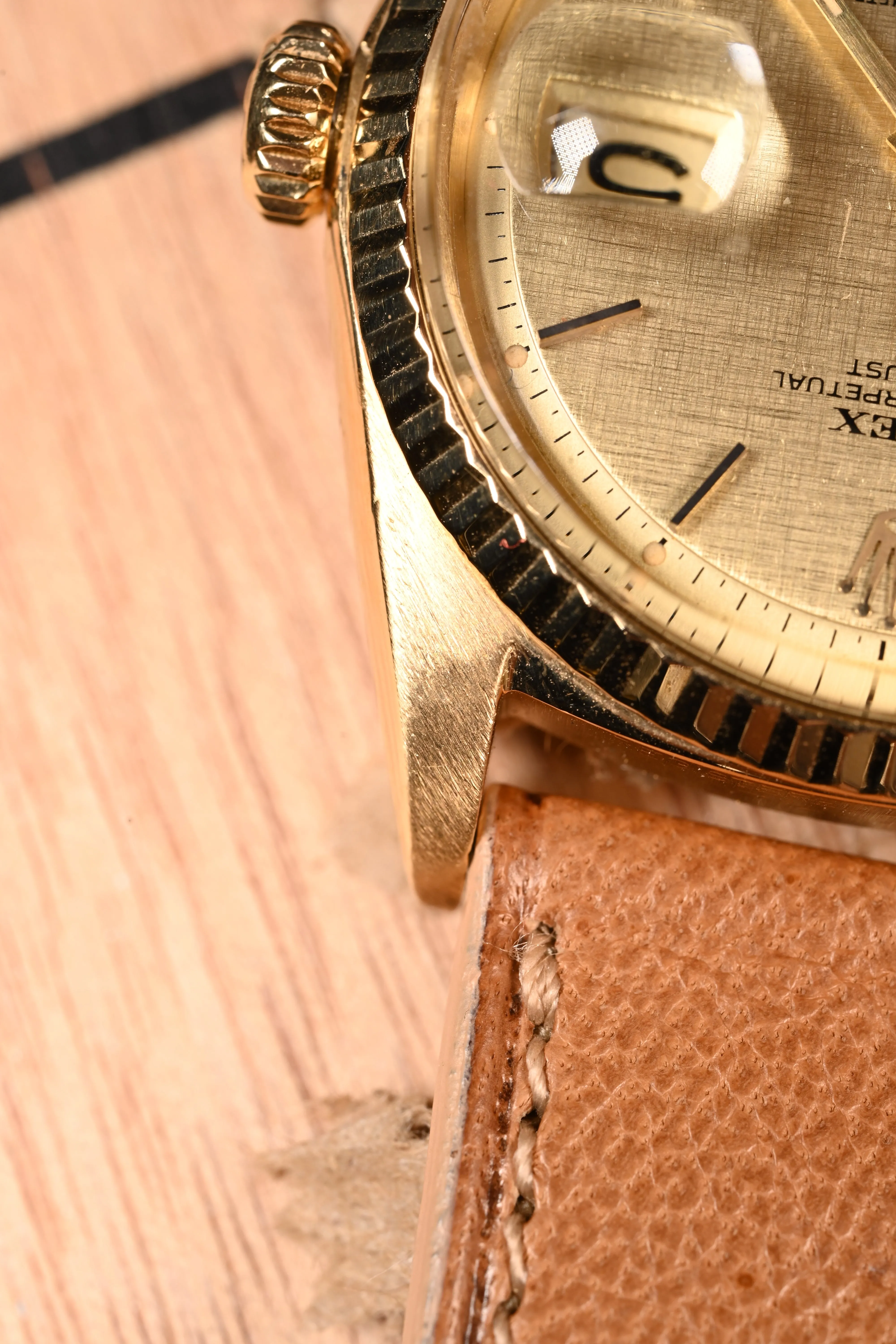 Vintage Rolex Datejust 1601 - 18kt Yellow Gold w/ Linen Dial.