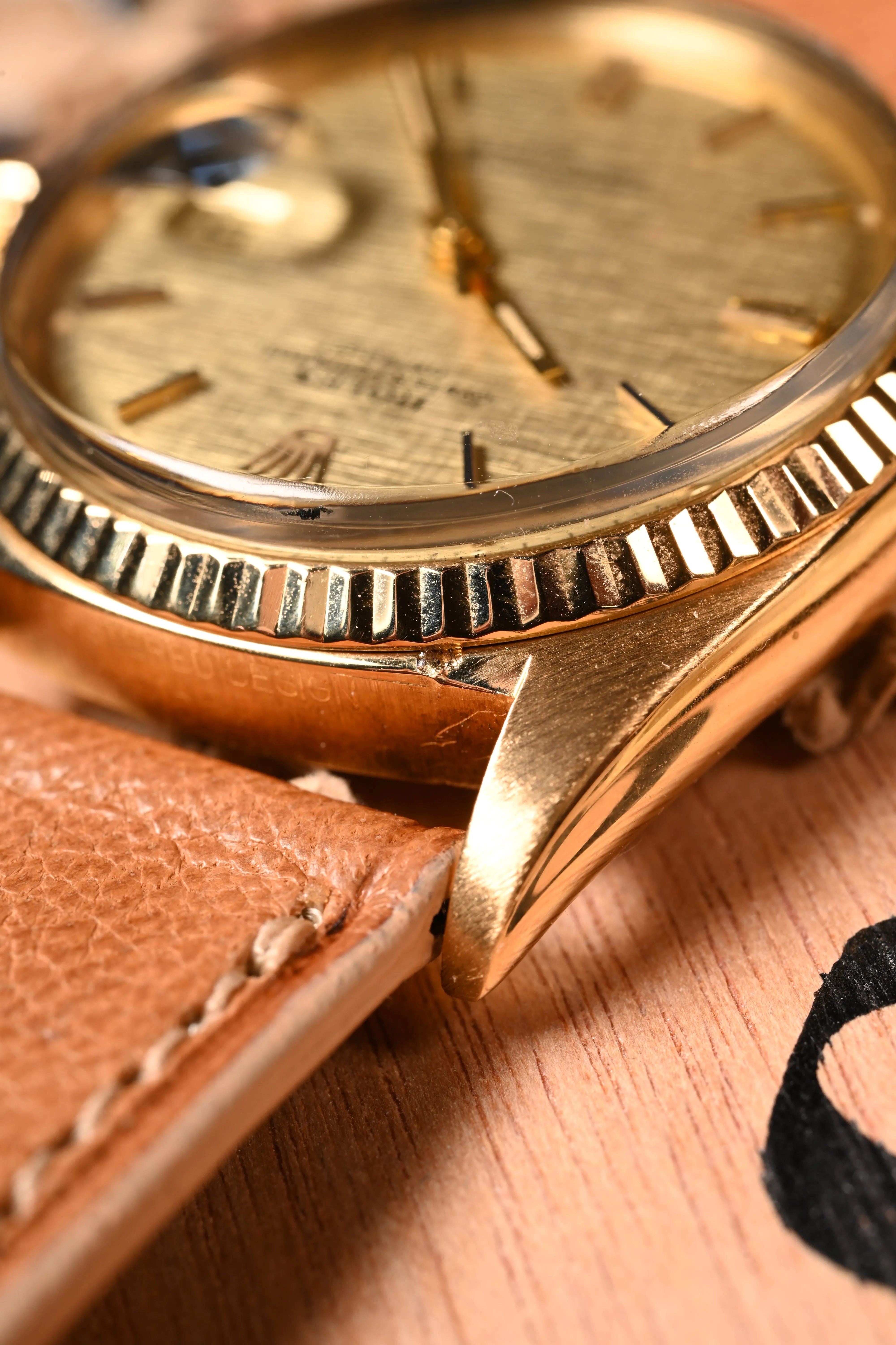 Vintage Rolex Datejust 1601 - 18kt Yellow Gold w/ Linen Dial.