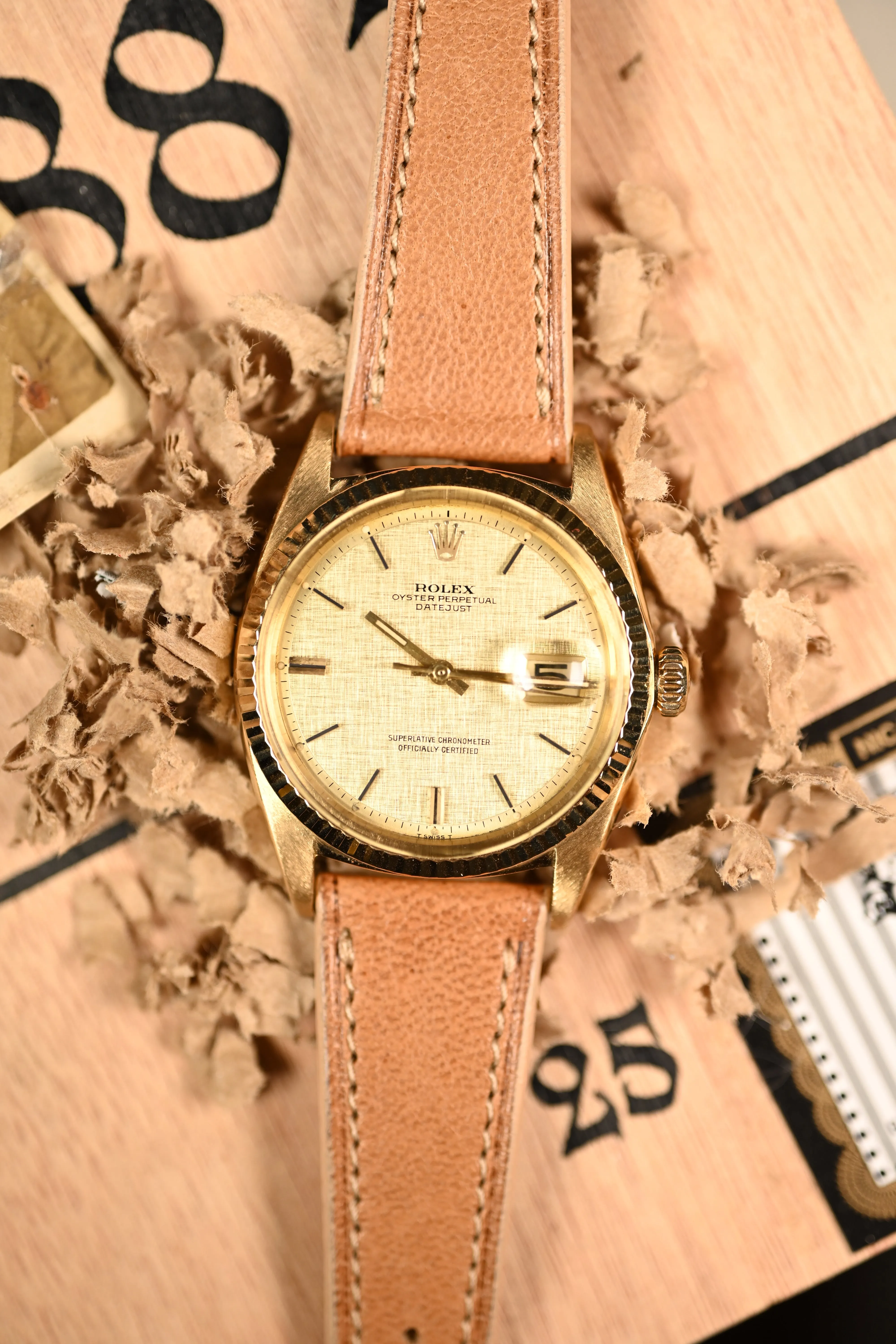 Vintage Rolex Datejust 1601 - 18kt Yellow Gold w/ Linen Dial.