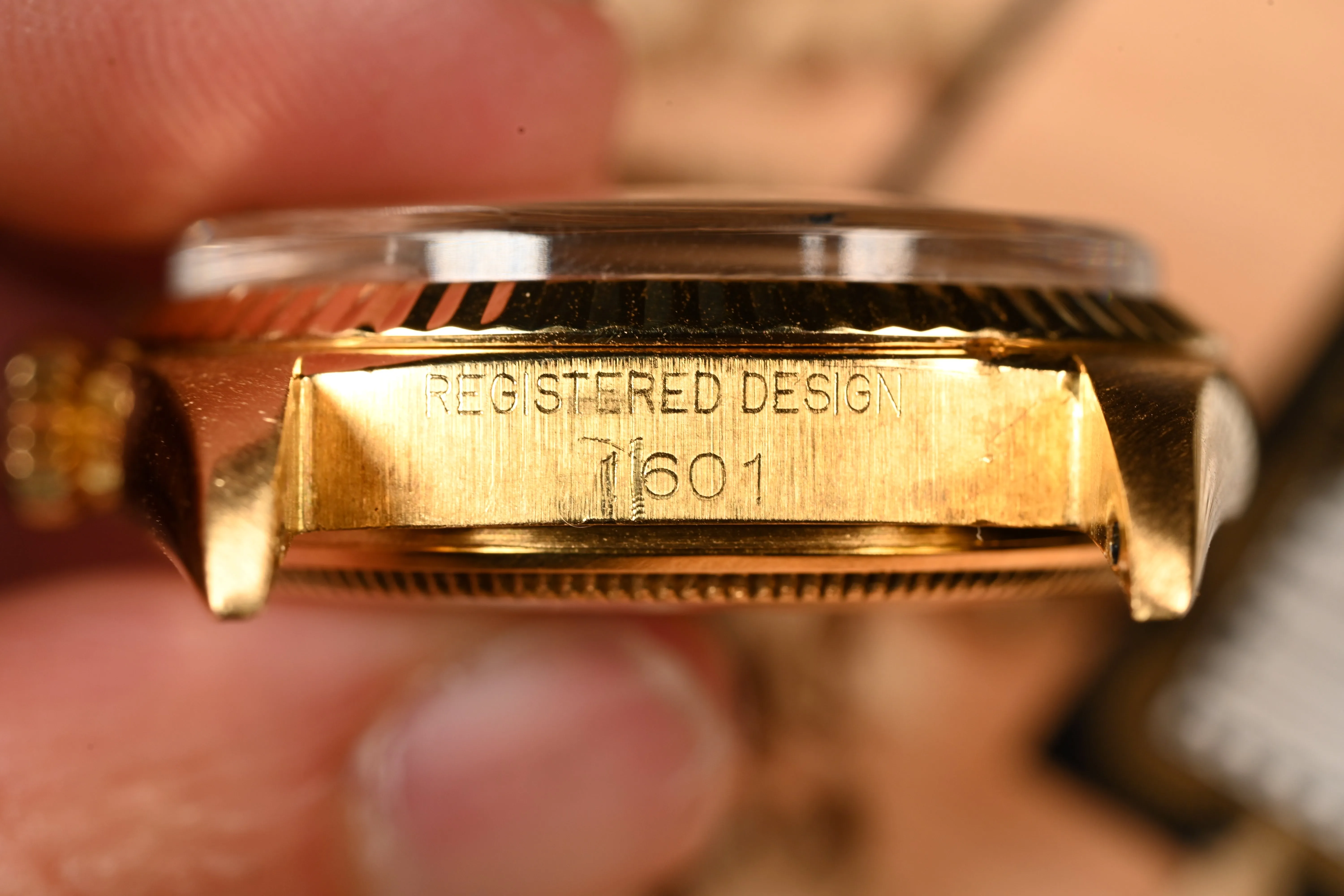 Vintage Rolex Datejust 1601 - 18kt Yellow Gold w/ Linen Dial.