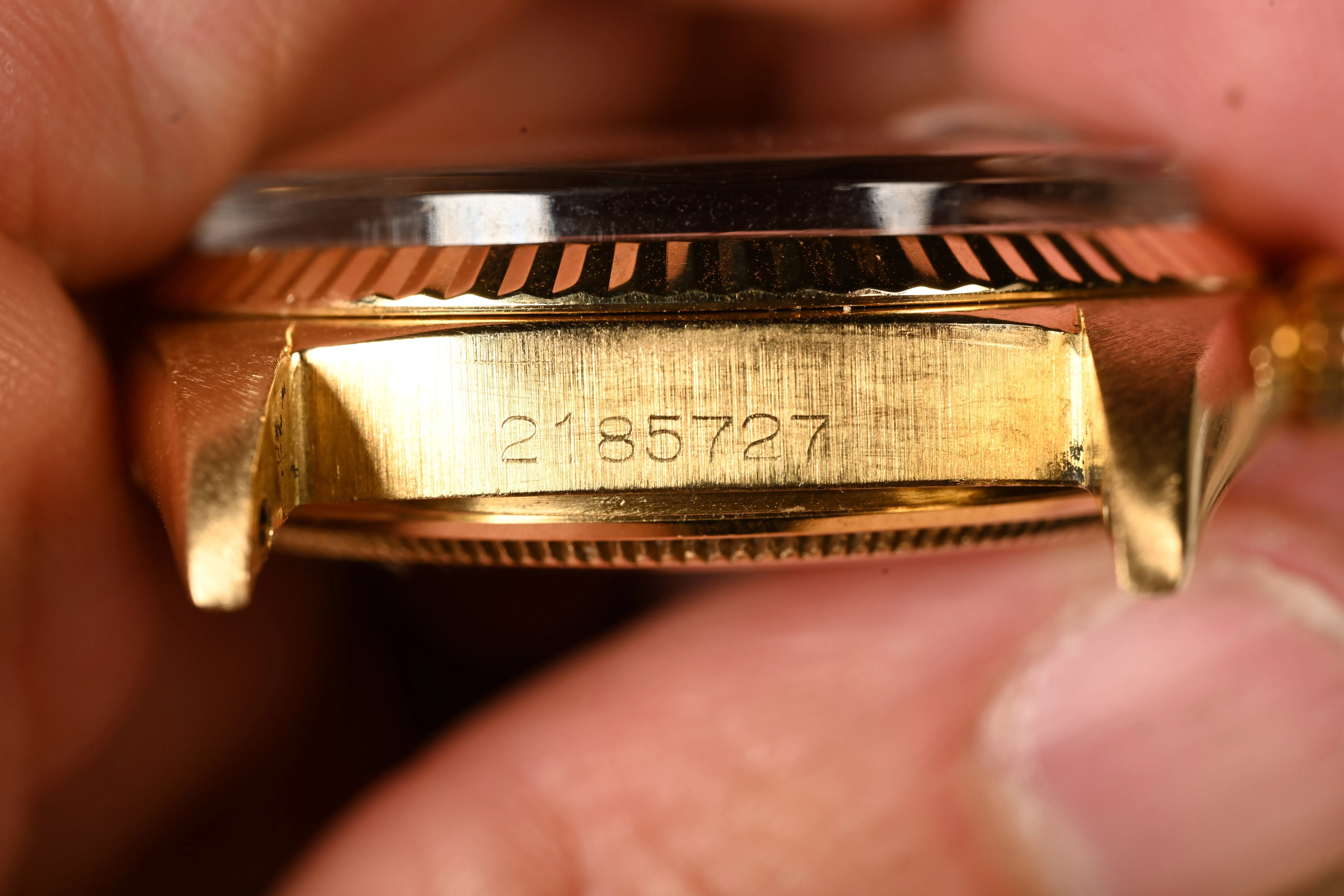 Vintage Rolex Datejust 1601 - 18kt Yellow Gold w/ Linen Dial.