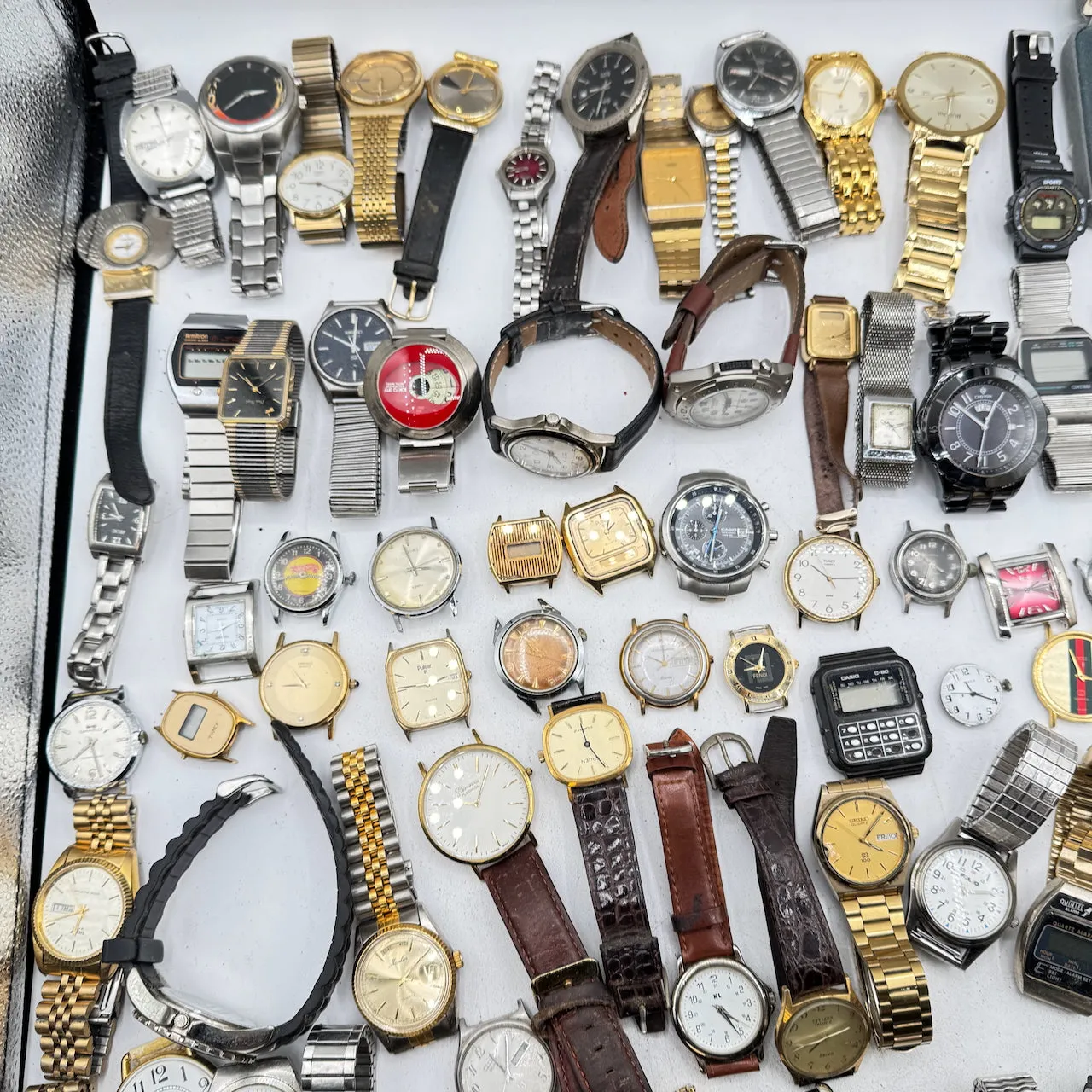 Vintage Seiko, Gucci, Helbros, etc. Lot of 100 Men's Quartz Wristwatch 2