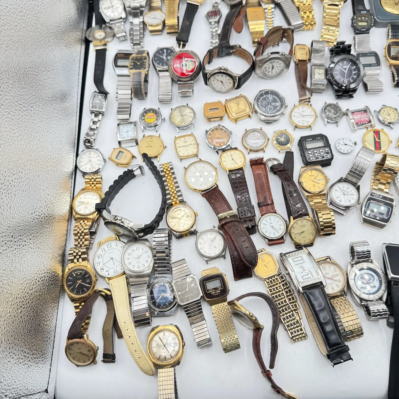Vintage Seiko, Gucci, Helbros, etc. Lot of 100 Men's Quartz Wristwatch 2