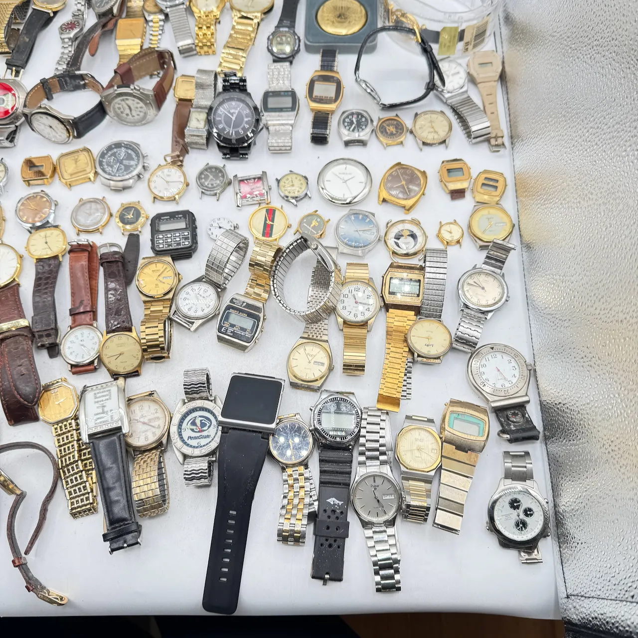 Vintage Seiko, Gucci, Helbros, etc. Lot of 100 Men's Quartz Wristwatch 2