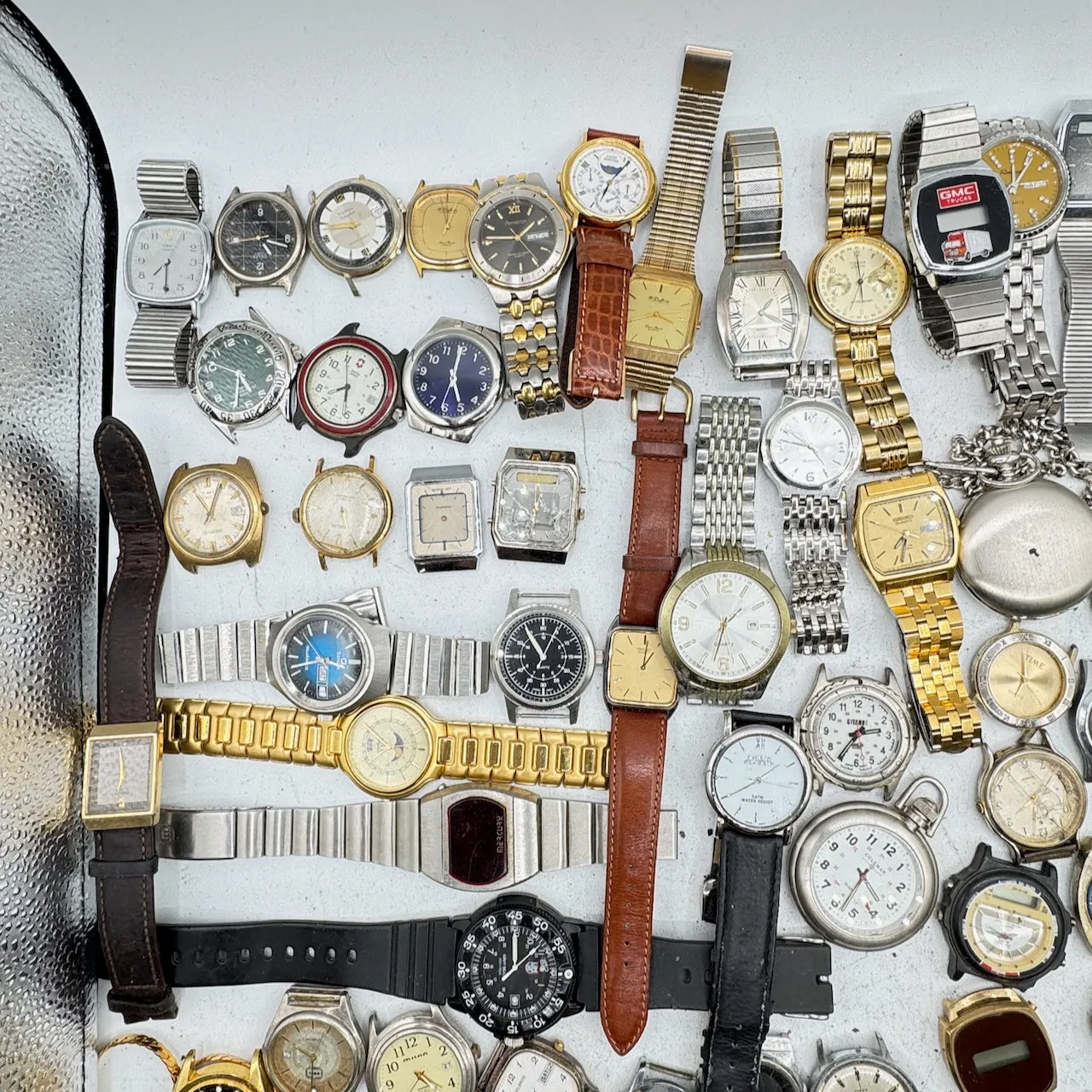 Vintage Seiko, Invicta, Pulsar, etc. Lot of 100 Men's Quartz Wristwatch 6