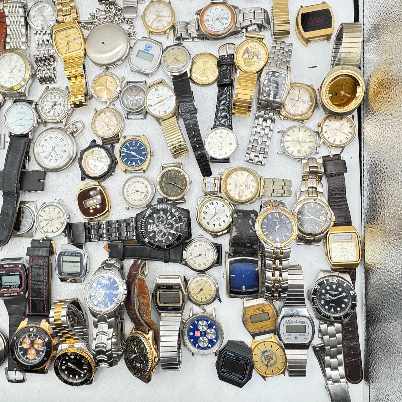 Vintage Seiko, Invicta, Pulsar, etc. Lot of 100 Men's Quartz Wristwatch 6