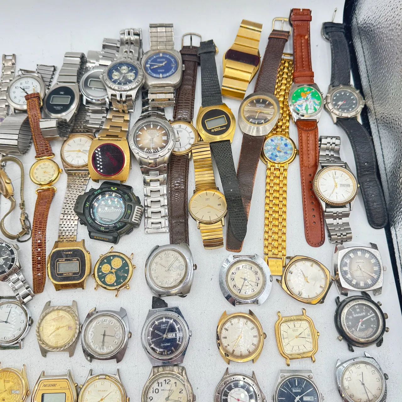 Vintage Seiko, Pulsar, Bulova, etc. Lot of 100 Men's Quartz Wristwatch 9