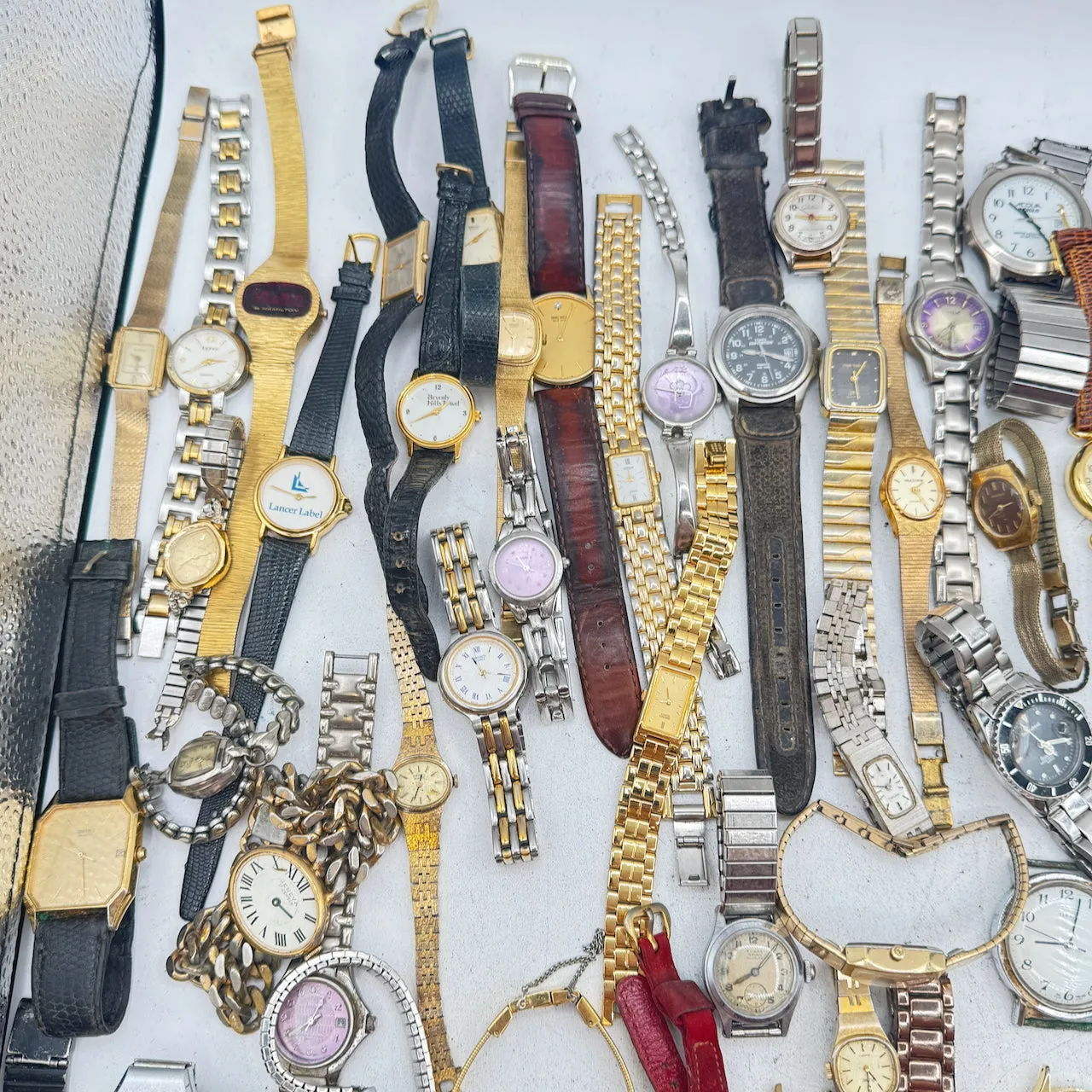 Vintage Seiko, Pulsar, Bulova, etc. Lot of 100 Men's Quartz Wristwatch 9