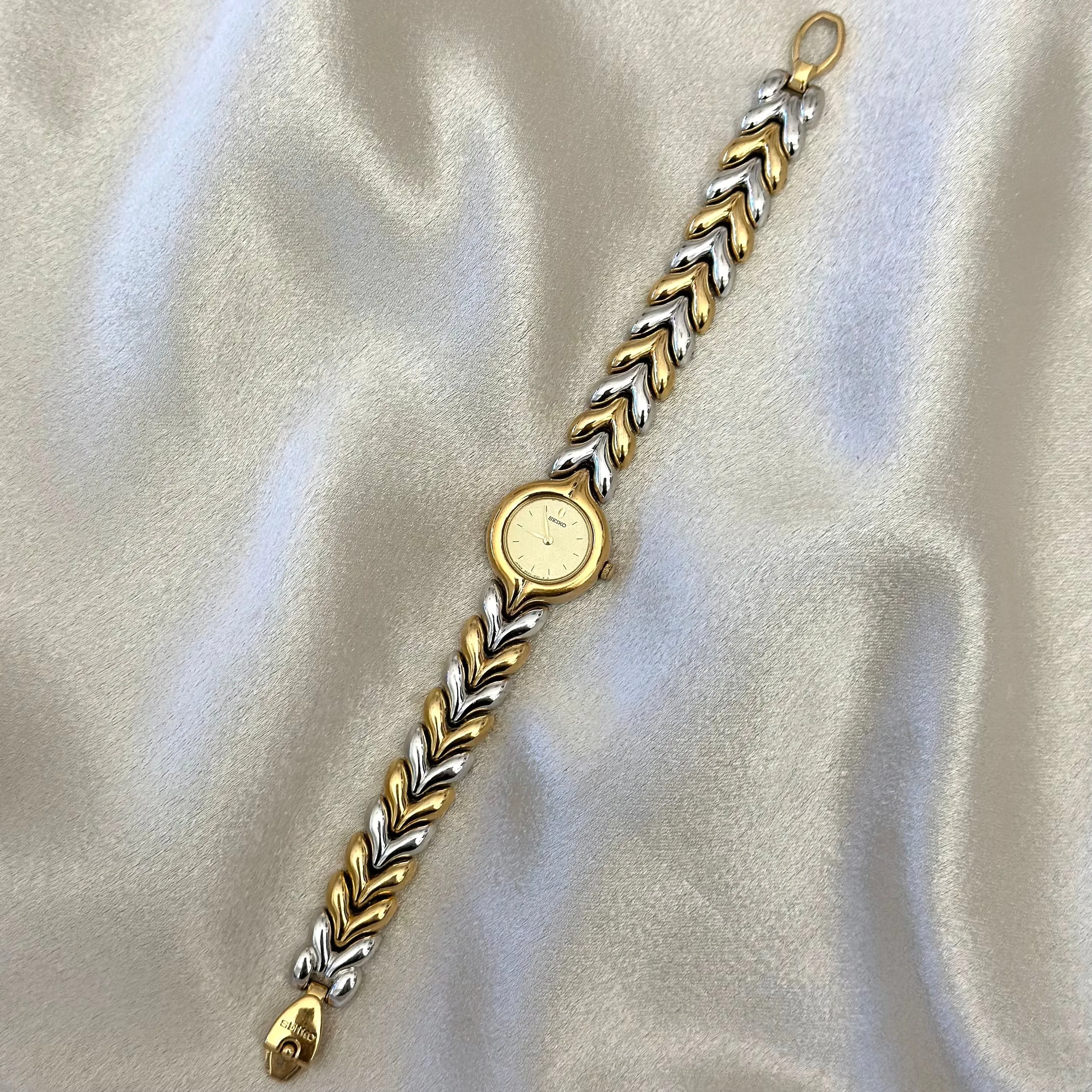 VINTAGE SEIKO TWO-TONED WATCH