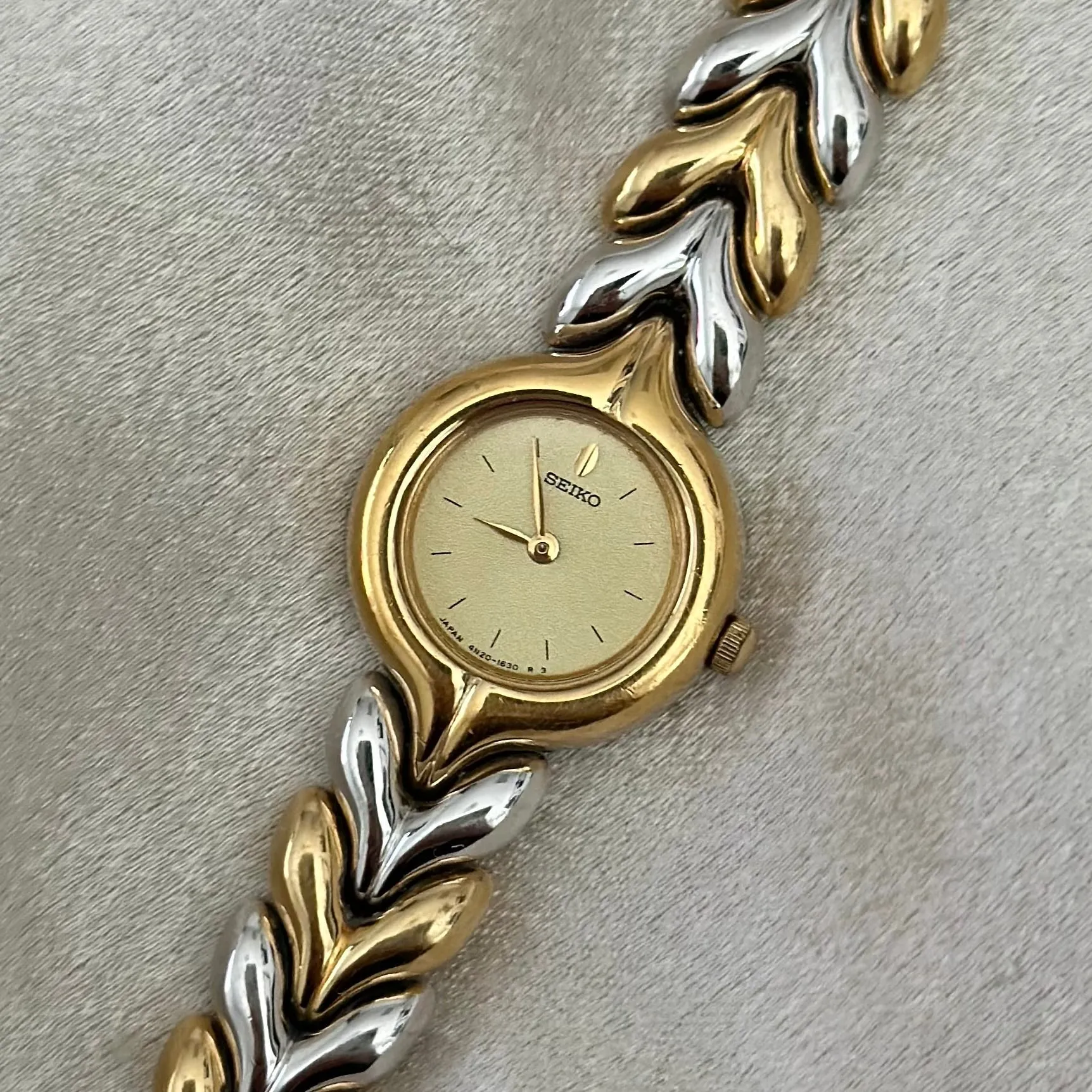 VINTAGE SEIKO TWO-TONED WATCH