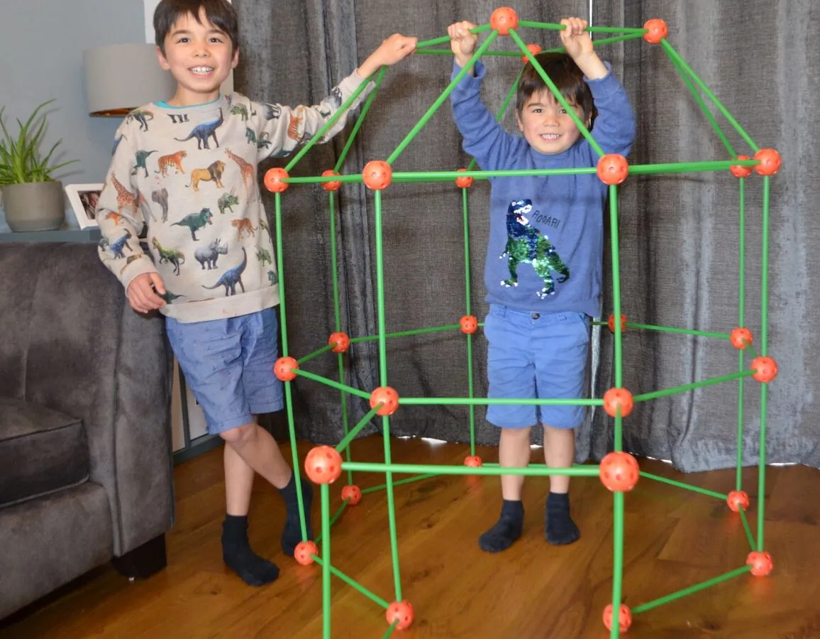 Wonderbox Workshop Glow in the Dark Build A Fort