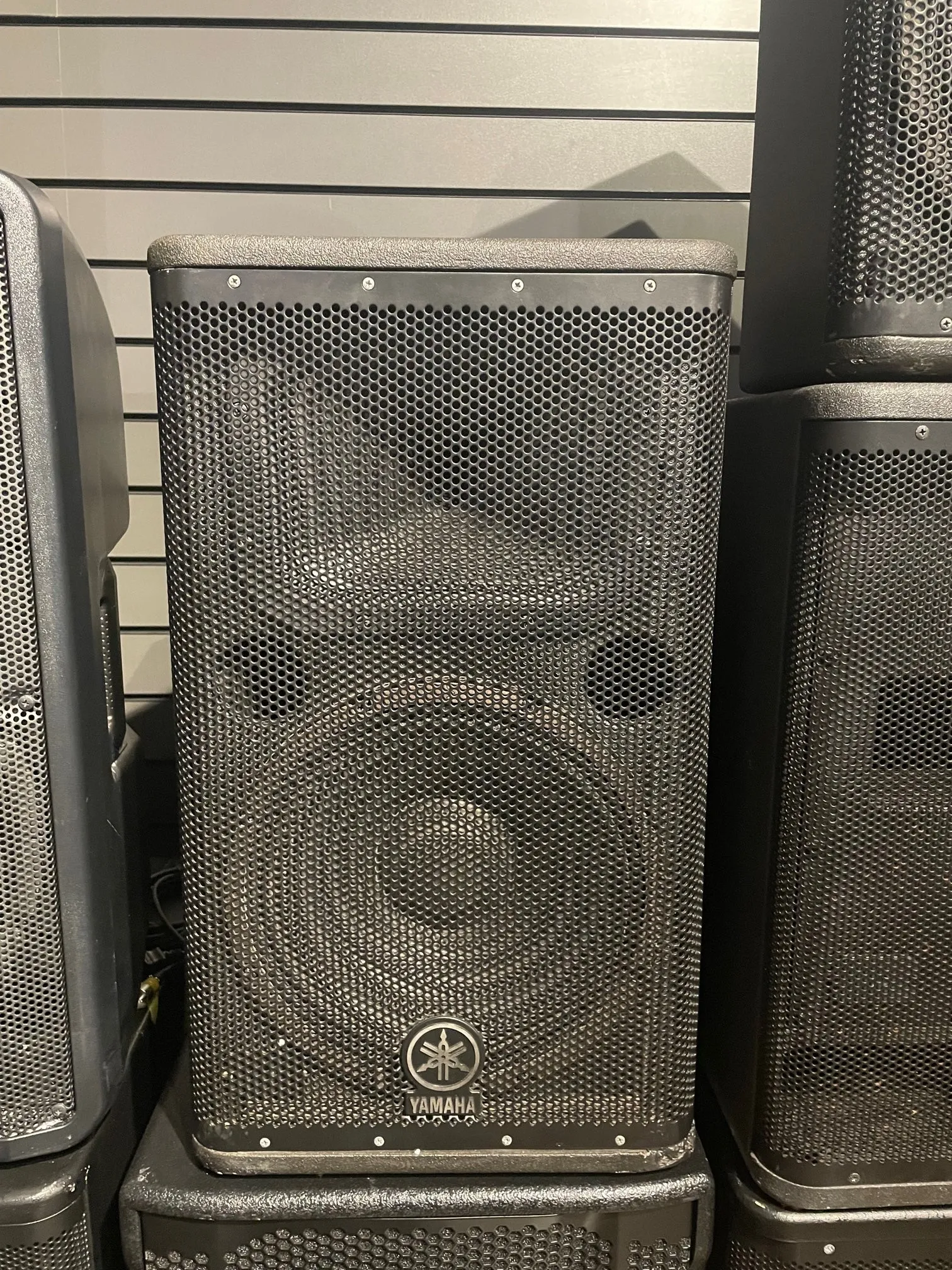 Yamaha DSR112 12" Powered Speakers 1500 watt PAIR. USED