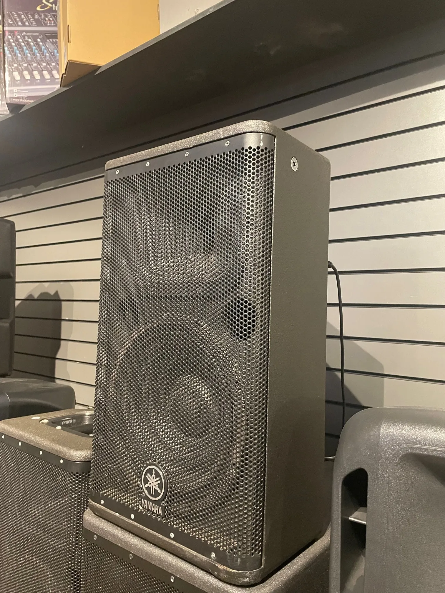 Yamaha DSR112 12" Powered Speakers 1500 watt PAIR. USED